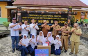 Distribusikan 28 Komputer, Komitmen PTPN IV Regional III Perkuat Cyber Education Sekolah Pinggiran