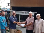Peringati Hari Pelanggan Nasional, YBM PLN Berikan Bantuan Gerobak Cahaya