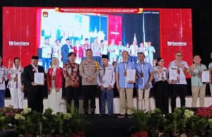Pilkada 2024: Kapolresta Bogor Kota Lakukan Penyerahan Walpri kepada Pasangan Calon