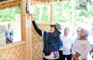 PLN UID Jabar Dorong Pembangunan Berkelanjutan di Desa Adat Kampung Kuta Melalui Program TJSL