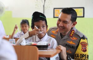Penuhi Gizi Anak Bangsa, Kapolresta dan Dandim Bogor Berikan Paket Makan Gratis di SDN Kebon Kopi