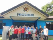 Dukung Wartawan Berolahraga, Dispora Beri Bantuan Tenis Meja ke PWI Kota Bogor