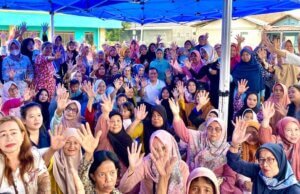 Histeria di Kedung Badak! Cawalkot Rayendra Diserbu Ratusan Emak-Emak untuk Swafoto