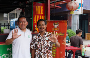 Blusukan ke Surken, Dokter Rayendra Borong Stand UMKM di Gang Aut