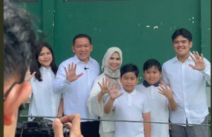 Pilkada Kota Bogor: Coblos Bareng Istri dan Anak, Dokter Rayendra: Plong…!
