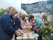 Food Truck PLN Hadir Ringankan Beban Pengungsi Desa Sukamaju