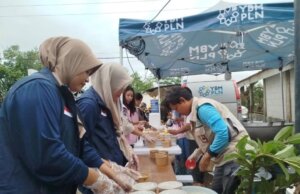 Food Truck PLN Hadir Ringankan Beban Pengungsi Desa Sukamaju