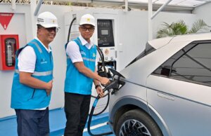 Tinjau SPKLU Bandung, Dirut PLN Pastikan Seluruh Infratruktur EV Siap Layani Masyarakat 24 Jam