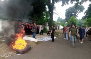 Gerakan Pemuda Miskin Kota Kepung KPU Bogor: Tuntut Ketua KPU Ditangkap!