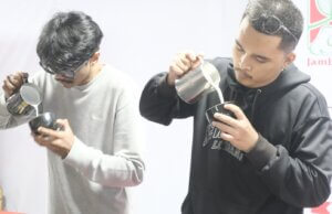 Kompetisi Latte Art Throwdown di Coffee Fair 2025 Jambu Dua Bogor Menggunakan Synesso S200