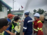 Perkuat Komitmen Keselamatan, PLN UP3 Bogor Gelar Simulasi Hydrant Pemadam Kebakaran