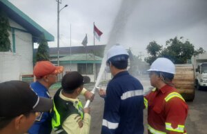Perkuat Komitmen Keselamatan, PLN UP3 Bogor Gelar Simulasi Hydrant Pemadam Kebakaran