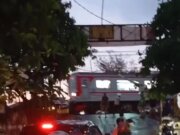 Mobil Diseruduk KRL di Bogor, Diduga Akibat Mesin Mati saat Melintas