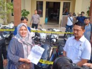 Polisi Bongkar Sindikat Curanmor Lintas Wilayah, Bu Maya Senyum Bahagia Dapat Kembali Motor yang Hilang