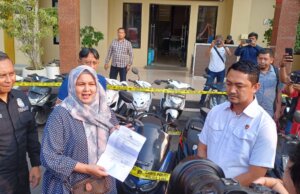 Polisi Bongkar Sindikat Curanmor Lintas Wilayah, Bu Maya Senyum Bahagia Dapat Kembali Motor yang Hilang
