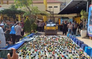 Polresta Bogor Kota Tekan Kriminalitas dengan Pemusnahan 17.000 Botol Miras