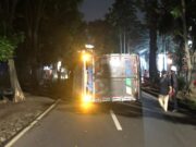 Truk Fuso Terguling di Jalan Pemuda, Ini Penyebabnya