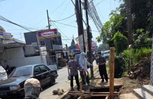 Tim Teknis FJUB Investigasi Penyebab Banjir dan Saluran Drainase di Kelurahan Cikaret
