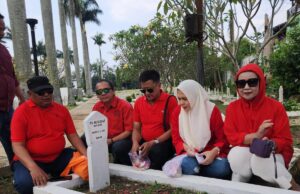 Komunitas Rute Jumat Berkah Bogor Ziarah hingga Berbagi Kebaikan kepada Penggali Makam Dreded dan Pejuang Nafkah di Jalan Raya