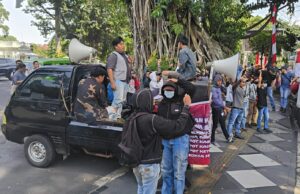 Aksi Gertak di Kantor Dispora dan Balaikota Bogor, Massa Menuntut Transparansi Proyek