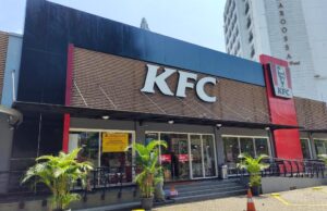 Nunggak Pajak, Gerai KFC Tugu Kujang di Tempel Stiker Peringatan