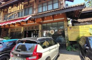 Selain Gerai KFC Tugu Kujang, Resto Gumati Paledang Bogor juga Nunggak Pajak Dipasang Sticker Peringatan