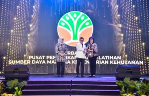 Kementerian Kehutanan Raih Penghargaan Lembaga Pelatihan Terbaik Ketiga Nasional
