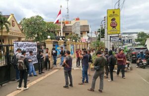 Puluhan Mahasiswa Geruduk Polresta Bogor Kota, AMBB Tegaskan Komitmen Kawal Dugaan Politik Uang hingga Tuntas