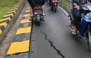 Baru Seumur Jagung, Jalur Khusus Motor Batutulis Retak: Solusi Cepat yang Berujung Ancaman?