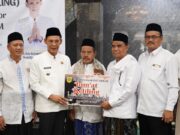 Jaro Ade Salurkan Bantuan Rp100 Juta untuk Renovasi Masjid Besar Kecamatan Cileungsi
