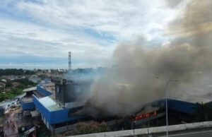 Kebakaran Hebat Hanguskan Pabrik Karoseri Delima Jaya Bogor, Puluhan Unit Damkar Diterjunkan