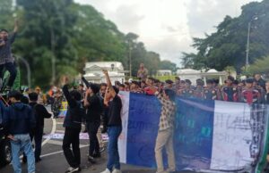 HMI Kota Bogor Gelar Aksi di Depan Istana, Kecam Agresi AS-Israel dan Desak Presiden Bersikap Tegas