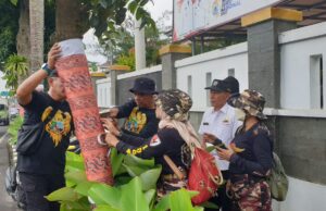 Sentuhan Batik di Pohon Cibinong: Cara Kreatif PEPABRI dan KB FKPPI Jaga Marwah Alam