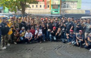 Bukan Demo, Puluhan Anggota Grib Jaya Serbu Pasar Anyar untuk Aksi Bebersih