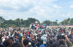 Gelar Istigasah di Tengah Aksi, Aliansi Masyarakat AMCRP Tagih Janji Bansos ke Gubernur Jabar