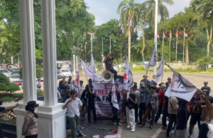 Balaikota Bogor Diguncang Demo: JANGKAR dan FMR Desak Pemkot Putus Kontrak Pengelola Kebersihan Pasar TU!