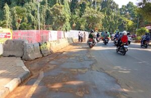 Jalanan Licin Akibat Proyek Trase Batutulis, Pemkot Bogor Desak Kontraktor Benahi Prosedur