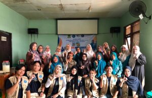 Mahasiswa KKNT IPB Kembangkan Spray Anti Nyamuk Berbahan Sereh, Dorong Solusi Ramah Lingkungan di Desa Cibatok I