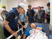 Jenguk Santri Korban Kebakaran Ponpes Al Falakiyah di RS PMI, Wali Kota Bogor Dedie A Rachim Pastikan Penanganan Medis Maksimal
