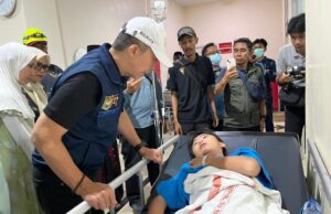 Jenguk Santri Korban Kebakaran Ponpes Al Falakiyah di RS PMI, Wali Kota Bogor Dedie A Rachim Pastikan Penanganan Medis Maksimal